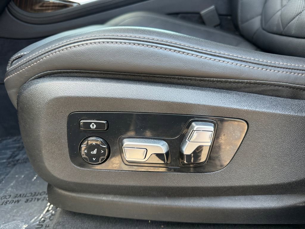 Used 2024 BMW X7 xDrive40i w/ Premium Package AWD/4WD image 10
