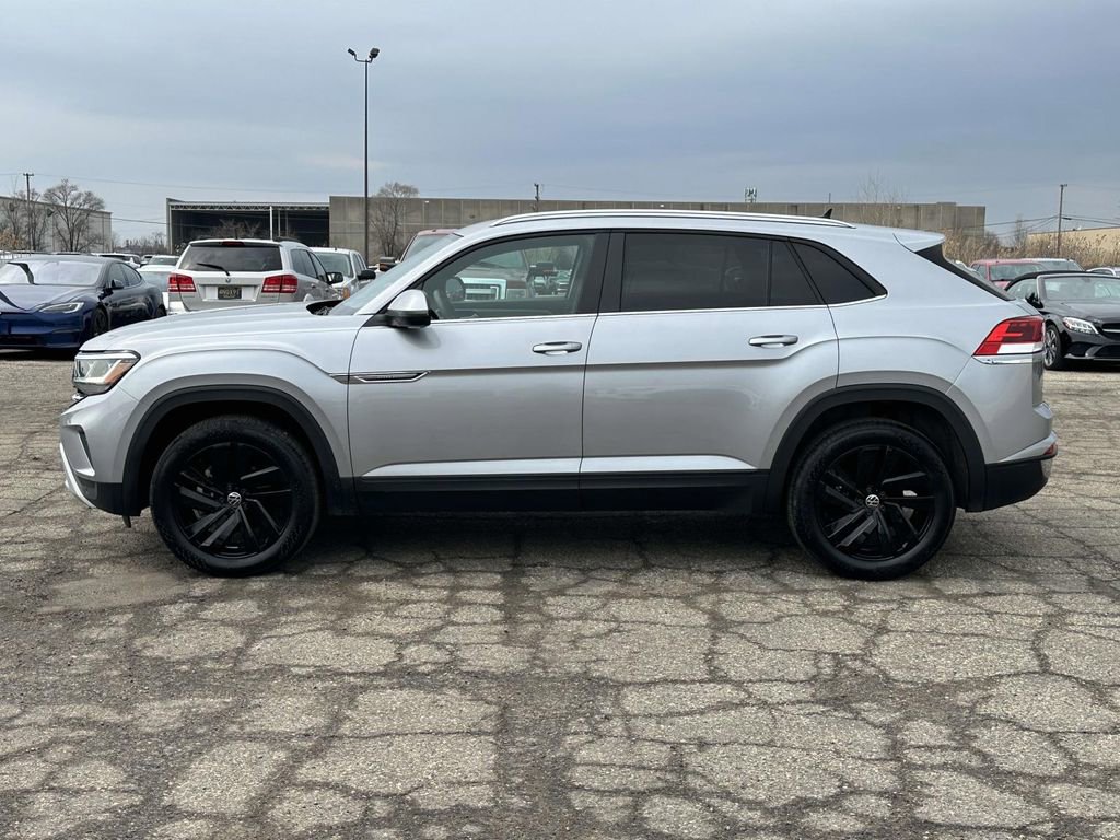 Used 2023 Volkswagen Atlas Cross Sport SE w/ Panoramic Sunroof Package image 2