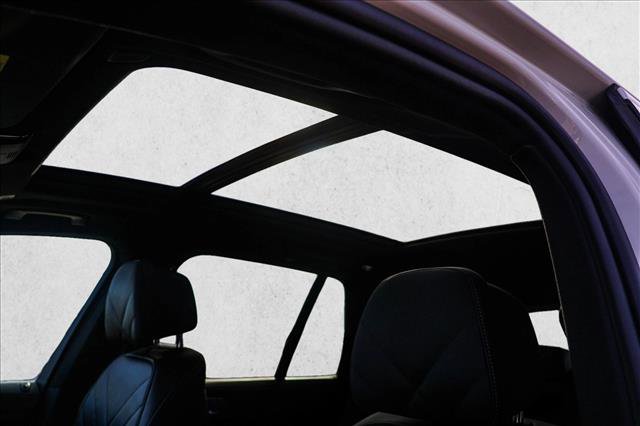 Used 2024 BMW X5 xDrive50e image 11