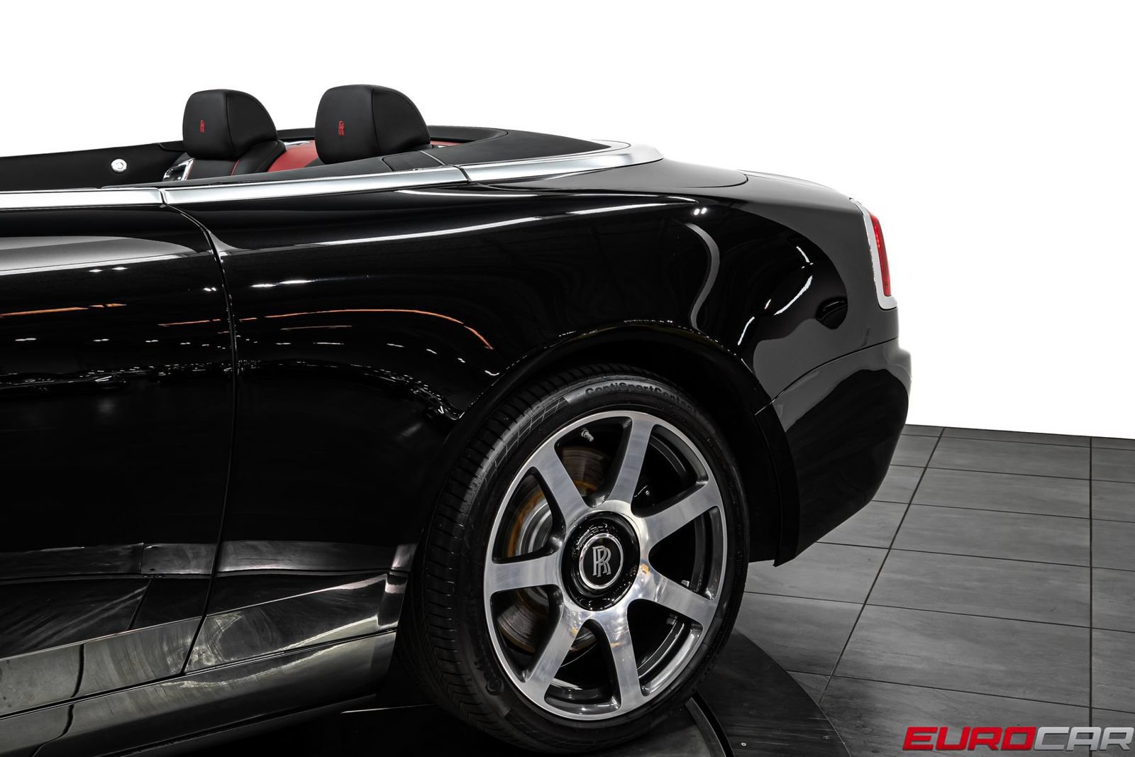 Used 2017 Rolls-Royce Dawn RWD image 17