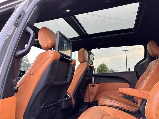Used 2021 Chrysler Pacifica Pinnacle FWD image 13