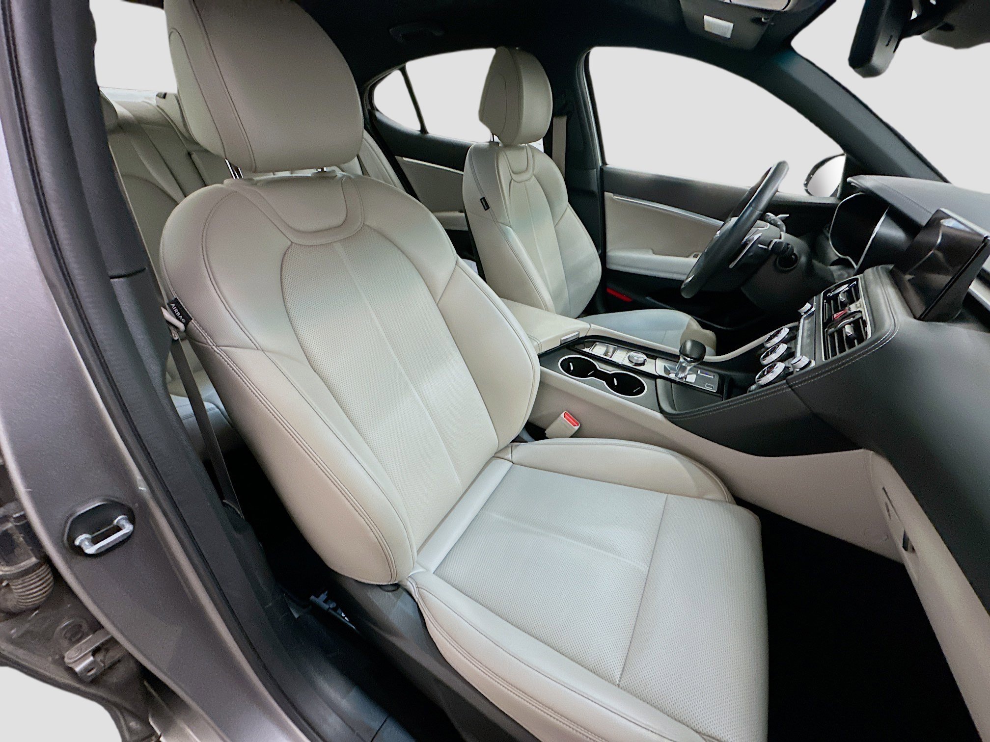 Used 2023 Genesis G70 2.0T AWD/4WD image 32