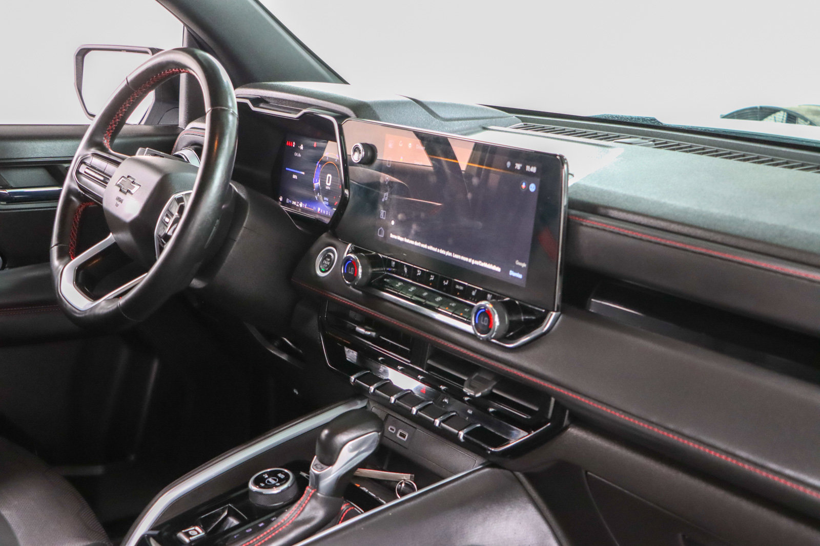 Used 2024 Chevrolet Colorado Z71 w/ Z71 Convenience Package 2 image 25