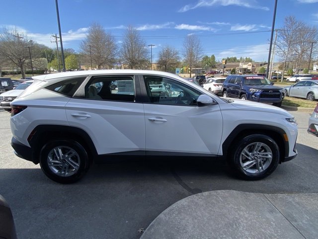 New 2025 Hyundai Tucson SE image 9