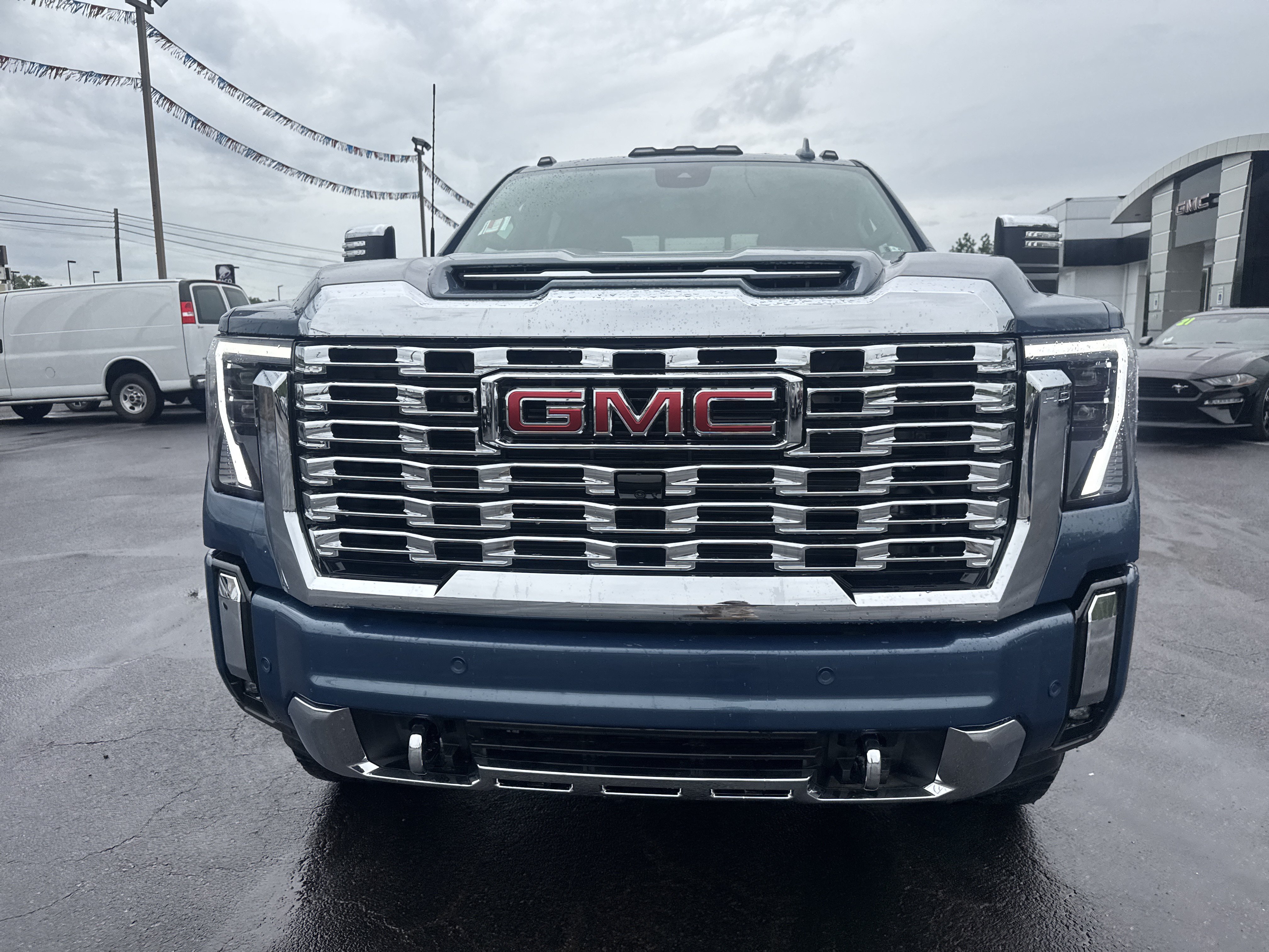 New 2026 GMC Sierra 2500 Denali w/ Denali Reserve Package AWD/4WD image 9