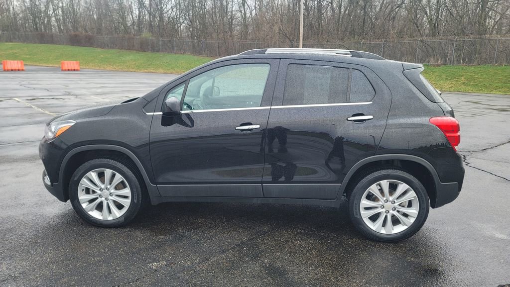 Used 2020 Chevrolet Trax Premier w/ LPO, Cargo Package image 7