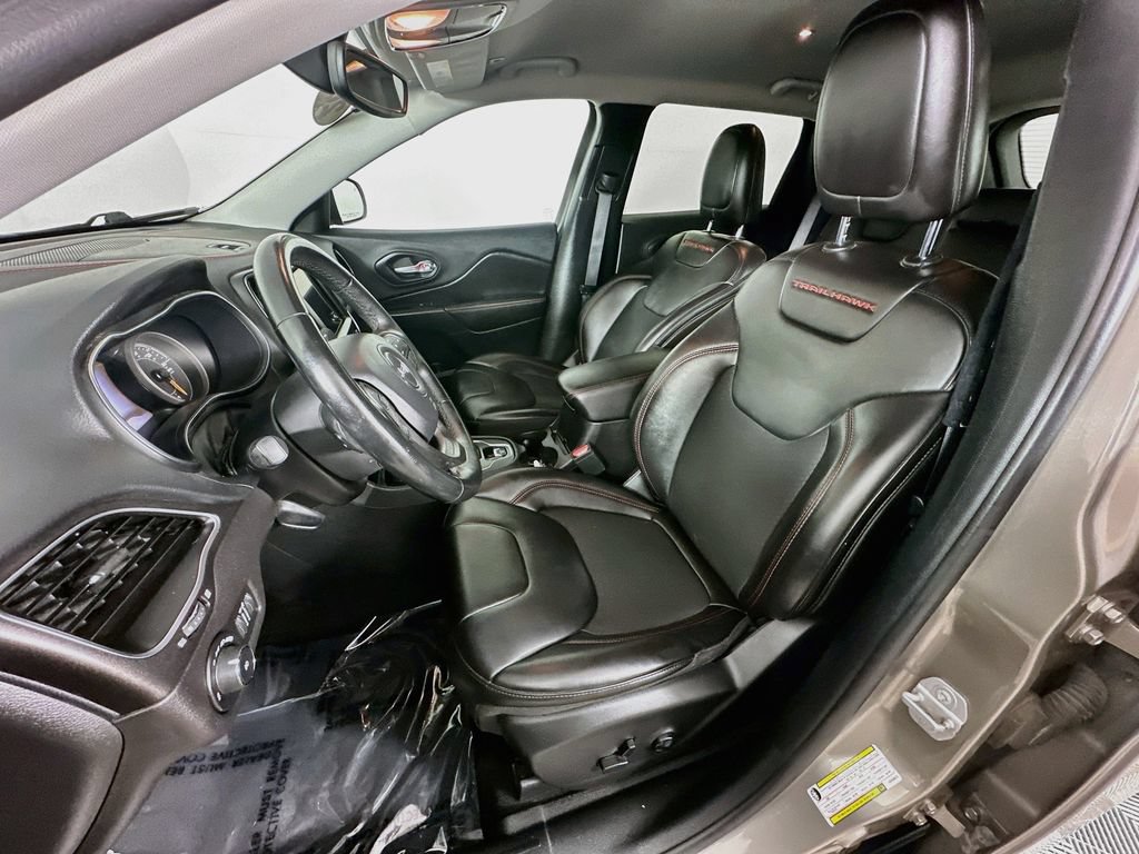 Used 2019 Jeep Cherokee Trailhawk w/ Cold Weather Group AWD/4WD image 28