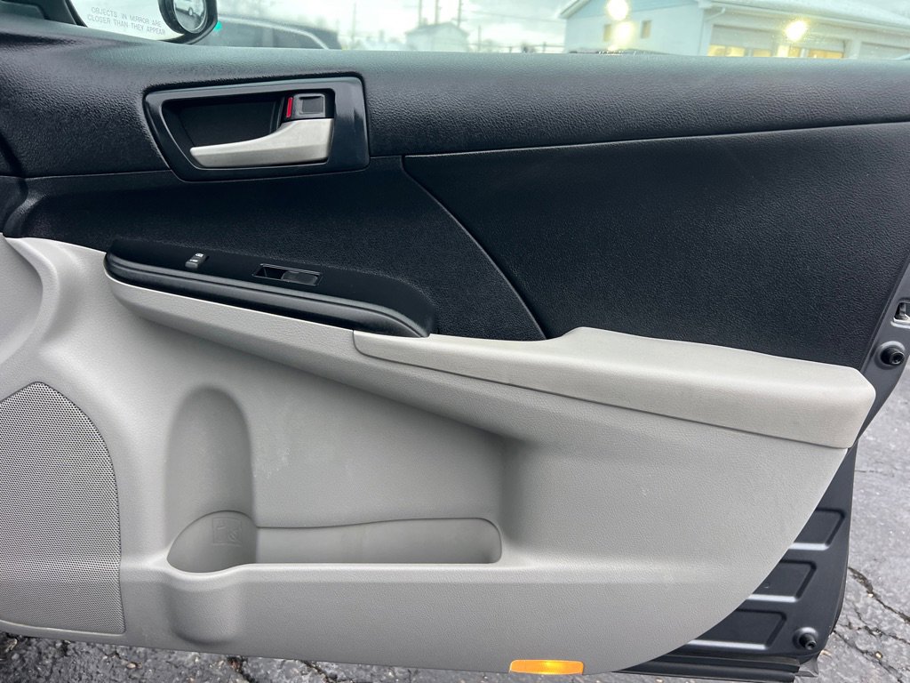 Used 2013 Toyota Camry LE image 16