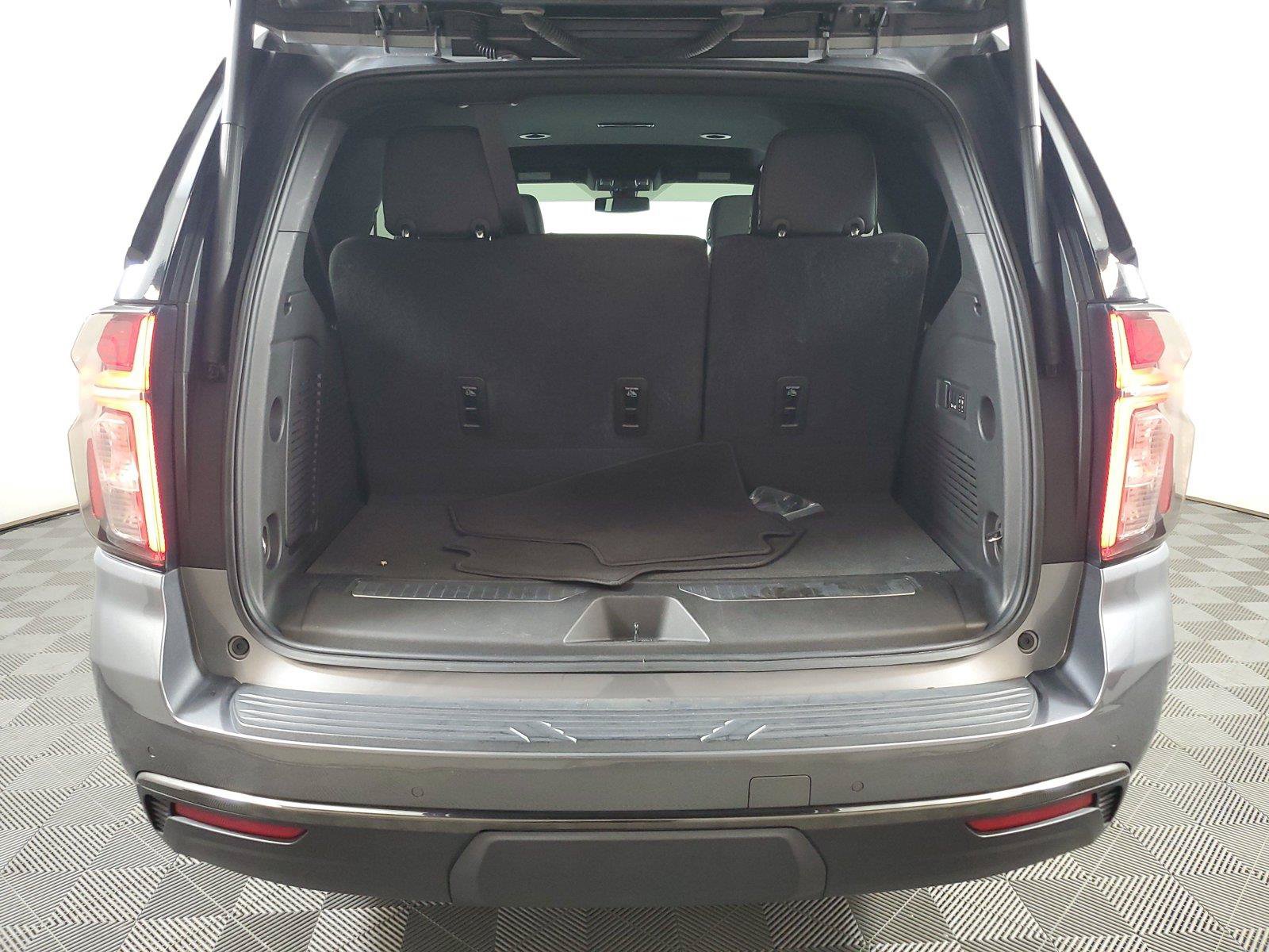 Used 2022 Chevrolet Tahoe Z71 w/ Luxury Package AWD/4WD image 8