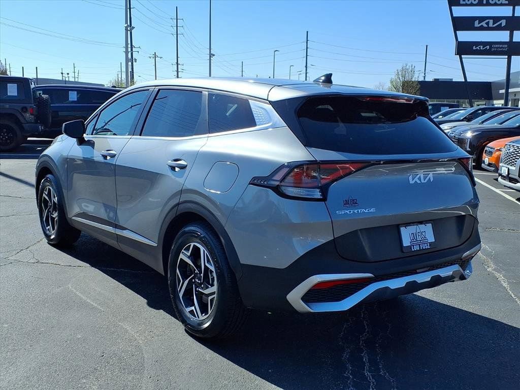 Used 2024 Kia Sportage LX image 2