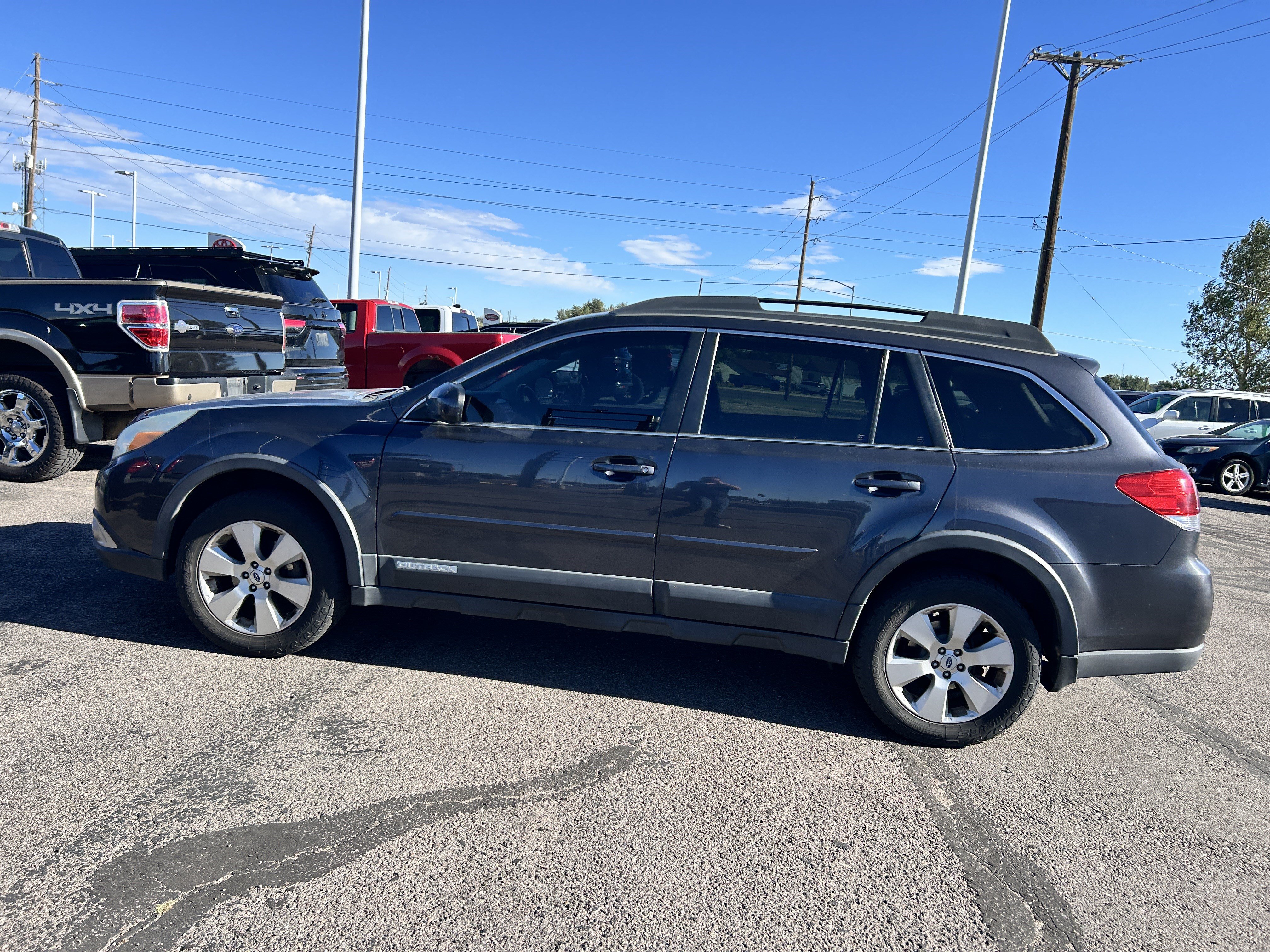 Used 2012 Subaru Outback 2.5i Limited w/ Popular Pkg 1B AWD/4WD image 2