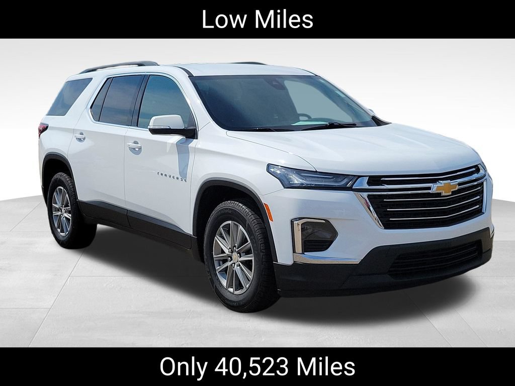 Used 2023 Chevrolet Traverse LT FWD image 2