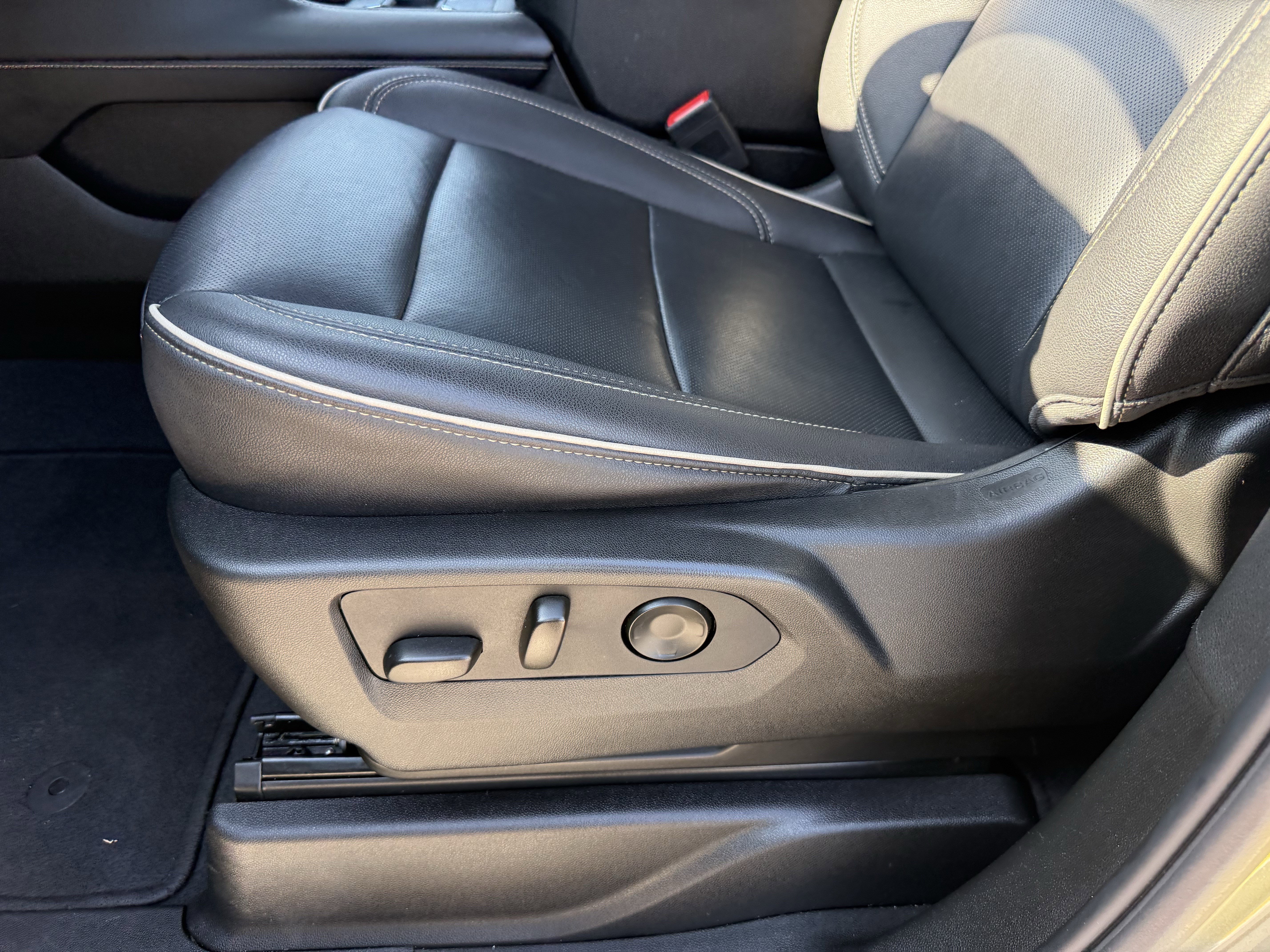 Used 2023 Chevrolet Suburban Premier image 28