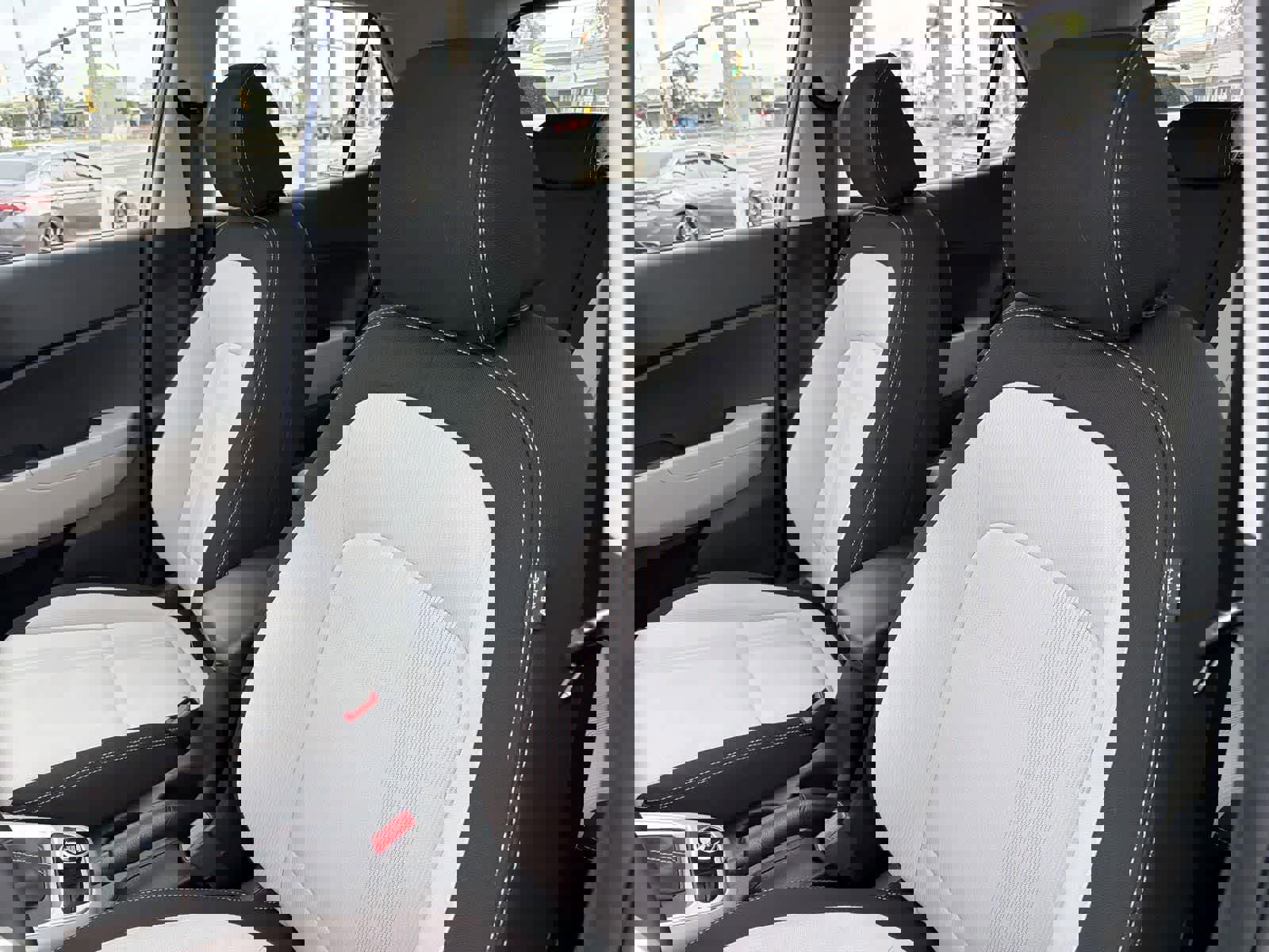 Used 2023 Hyundai Venue SEL w/ Cargo Package image 26