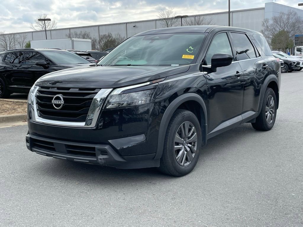Used 2024 Nissan Pathfinder S image 3