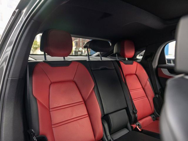Certified 2025 Porsche Cayenne Coupe AWD/4WD image 35