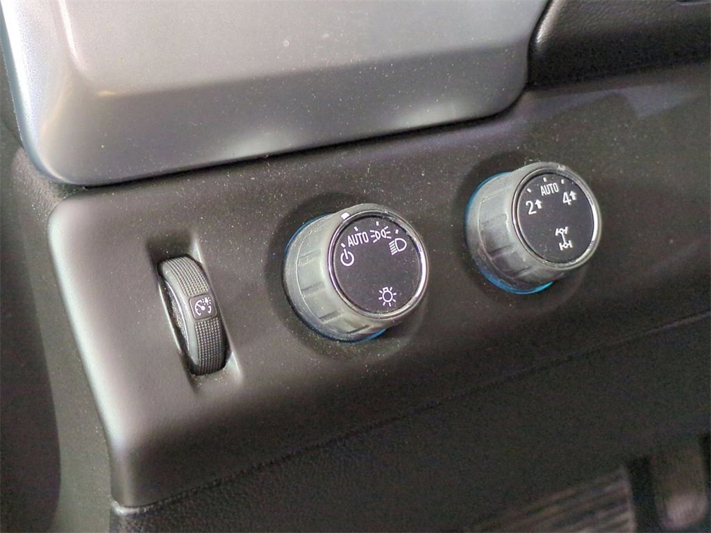 Used 2015 Chevrolet Suburban LT image 17