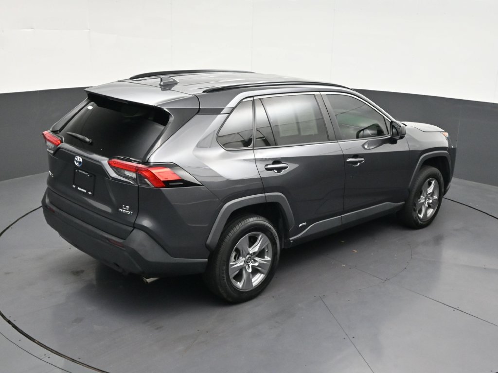Used 2022 Toyota RAV4 LE AWD/4WD image 19