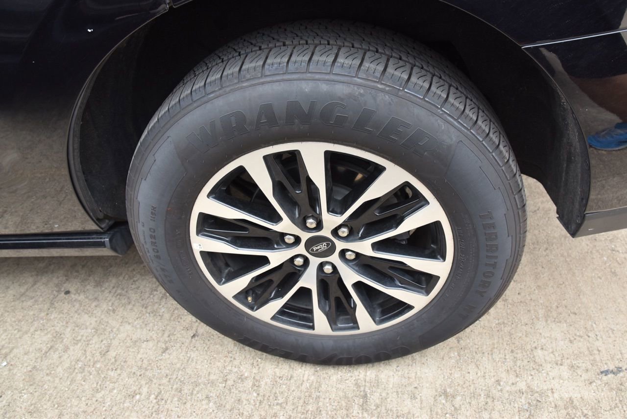 Certified 2025 Ford Expedition Platinum image 9