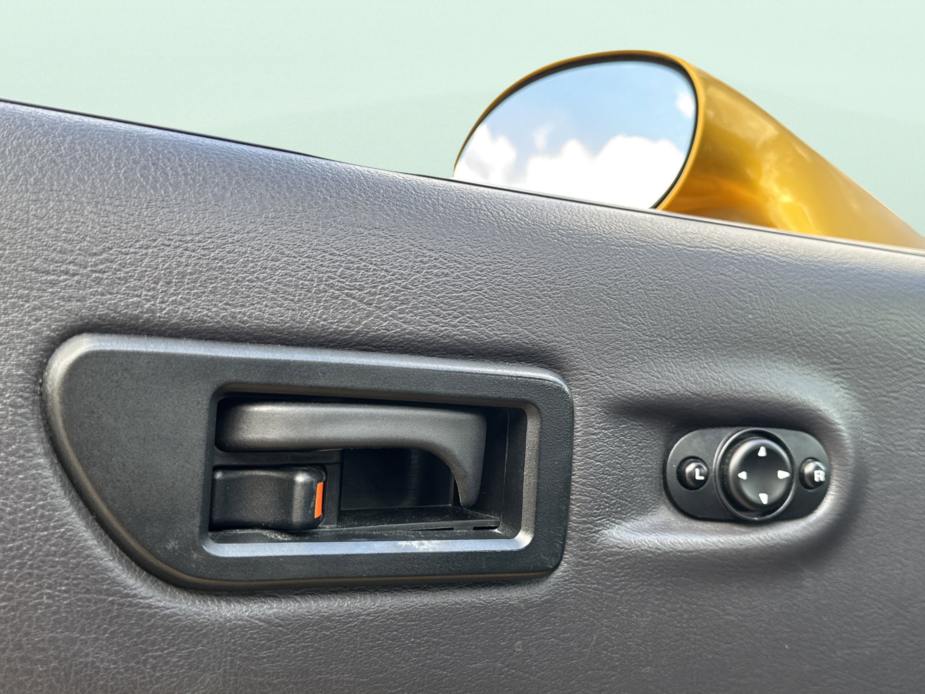 Used 2002 Chrysler Prowler image 35