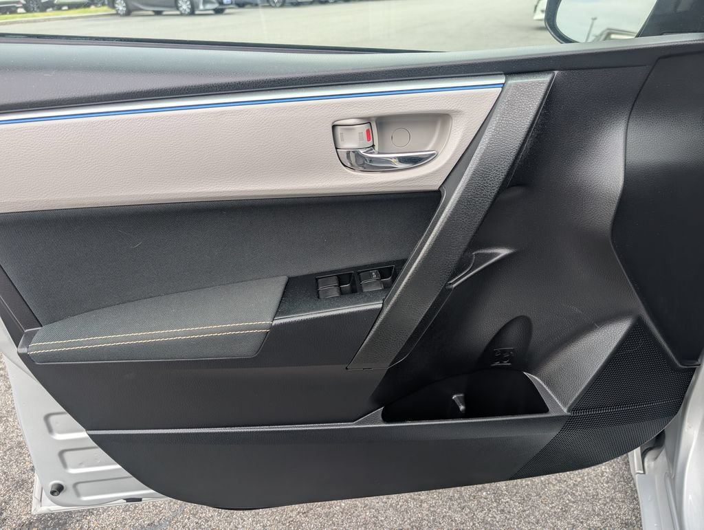 Used 2016 Toyota Corolla LE FWD image 13