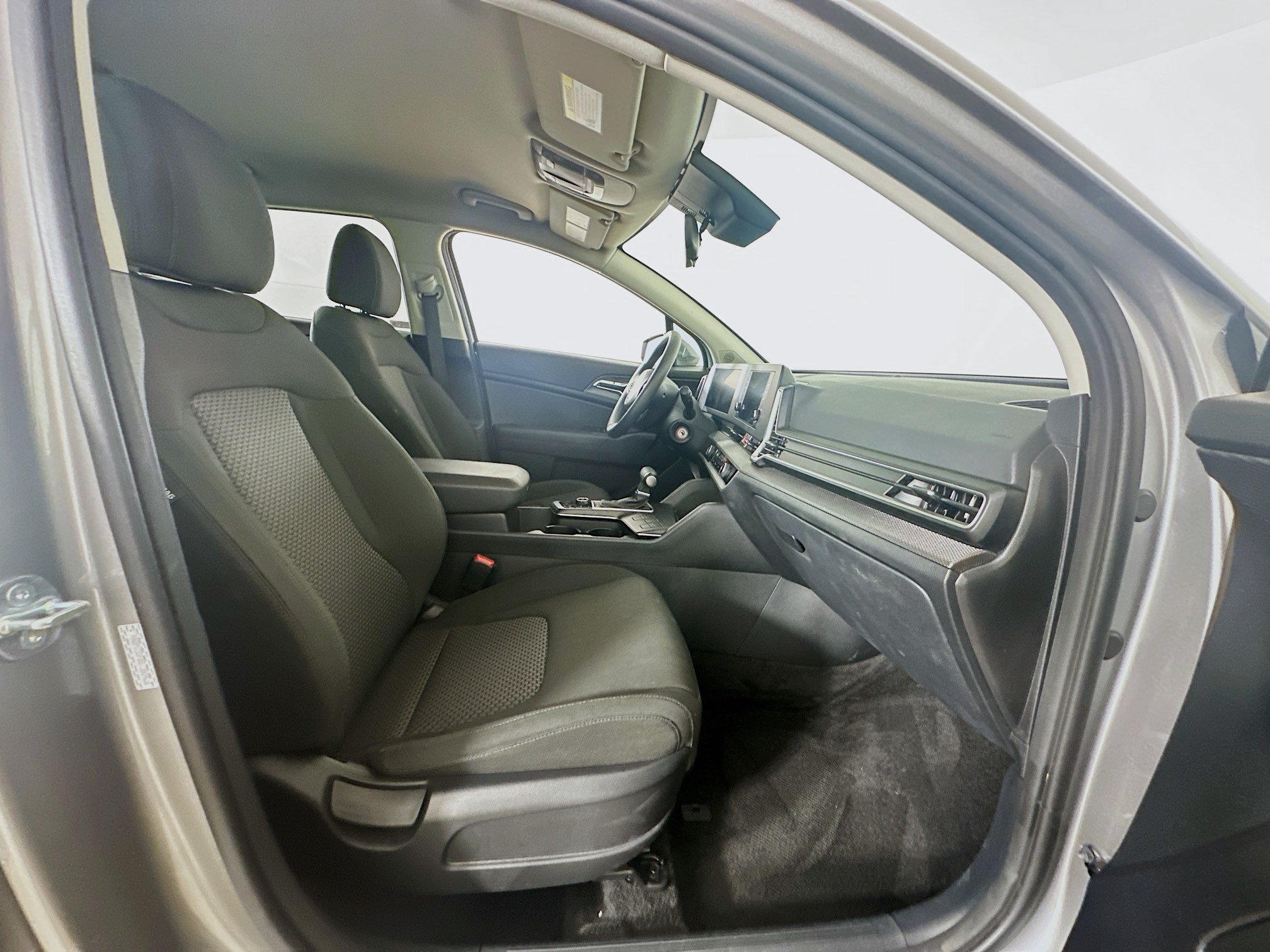 Used 2025 Kia Sportage LX FWD image 29