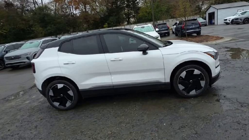 New 2025 Volvo EX30 Plus w/ Protection Package Premier image 9