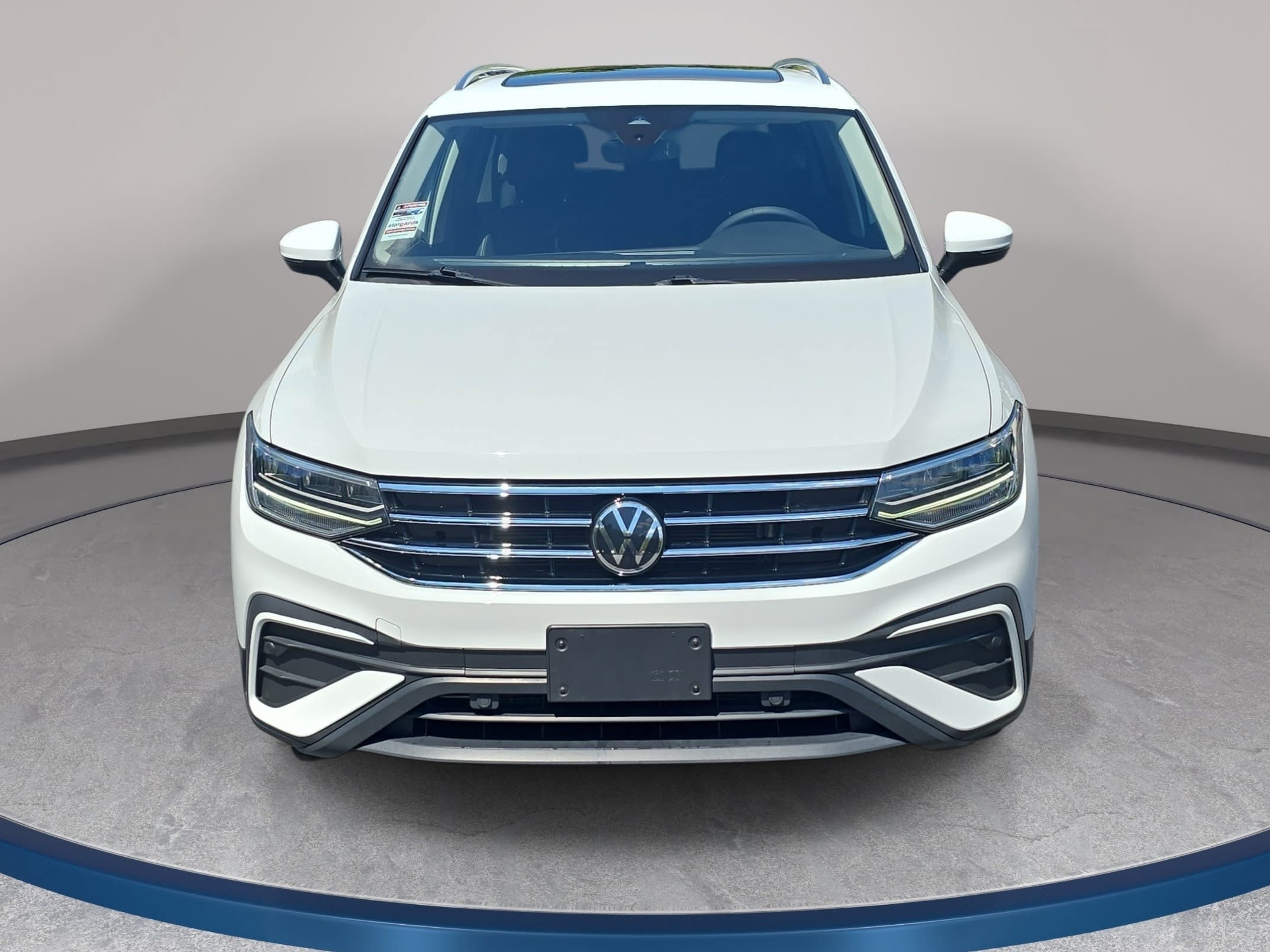 Certified 2024 Volkswagen Tiguan SE AWD/4WD image 2