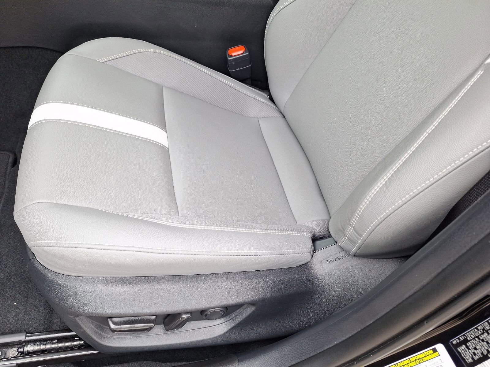 Used 2025 Toyota Camry SE FWD image 16