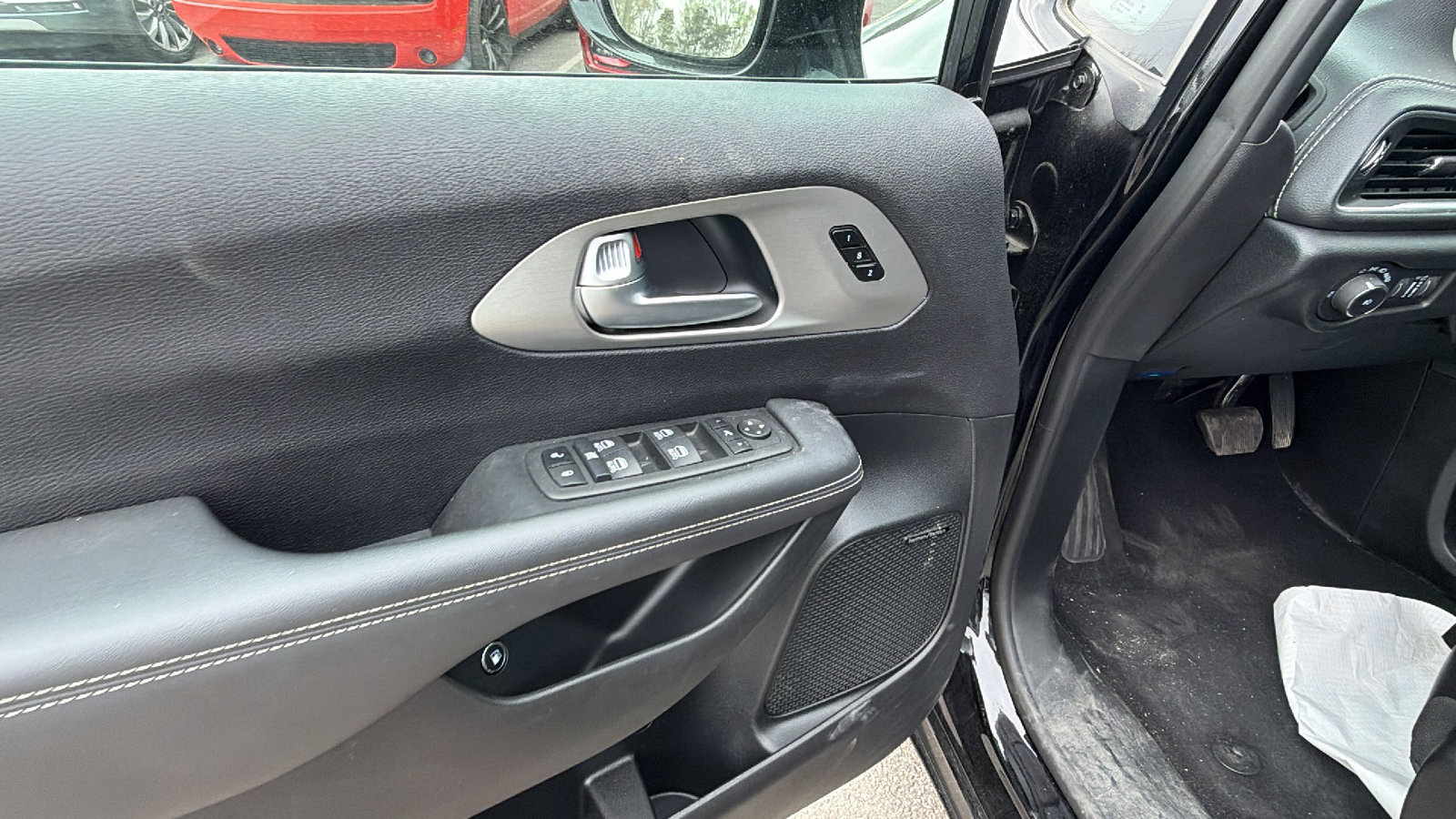 Used 2024 Chrysler Pacifica Premium image 15