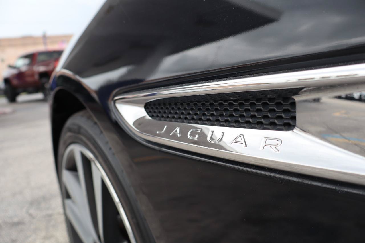Used 2018 Jaguar XE Prestige RWD image 11