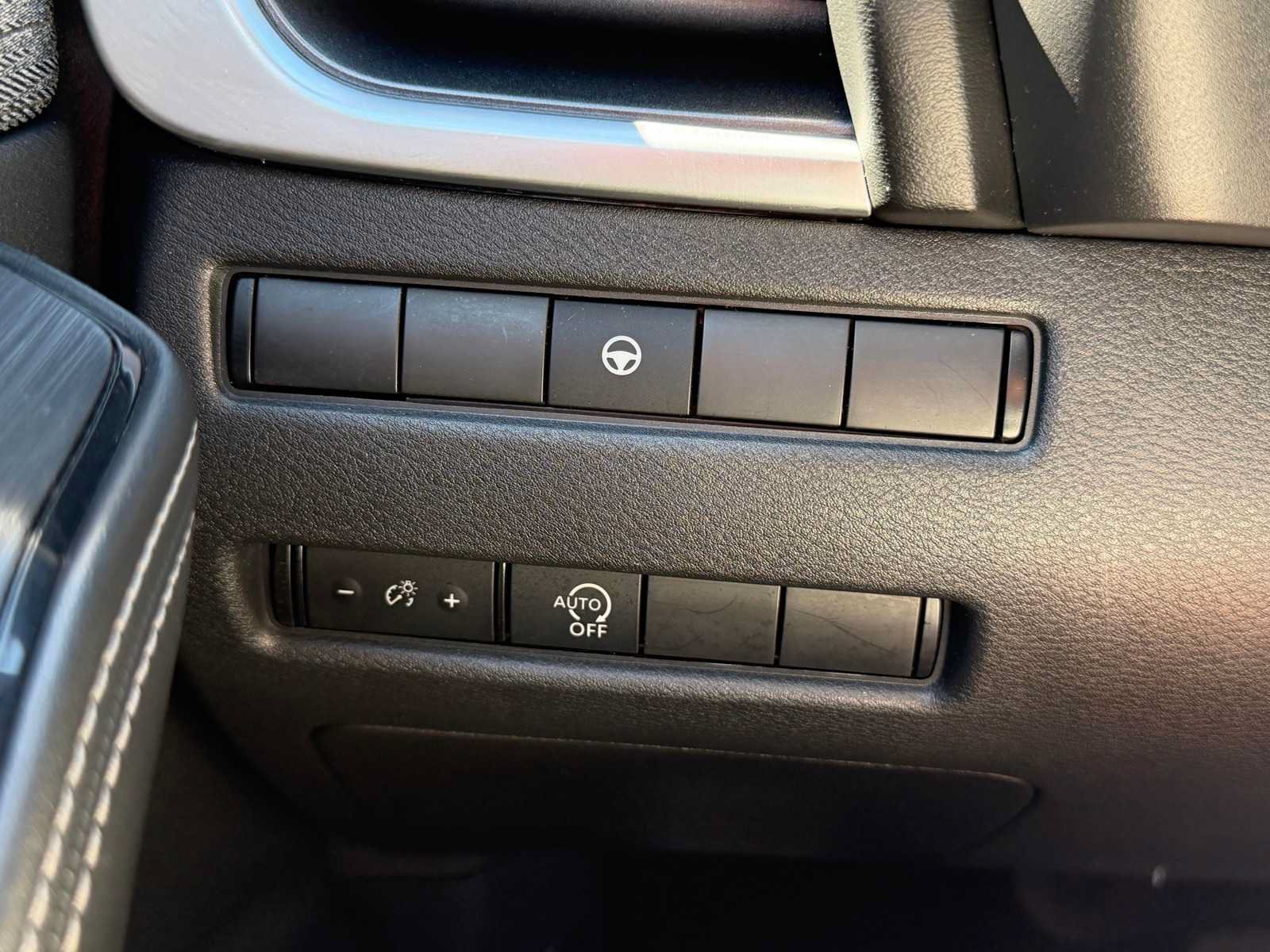 Used 2023 Nissan Rogue SV FWD image 15