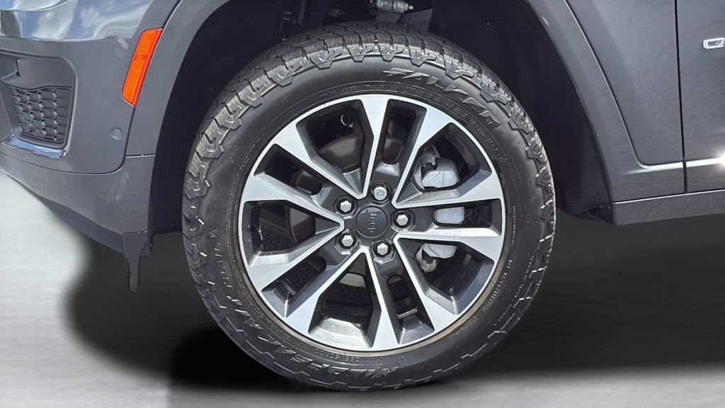 Used 2022 Jeep Grand Cherokee Overland AWD/4WD image 21