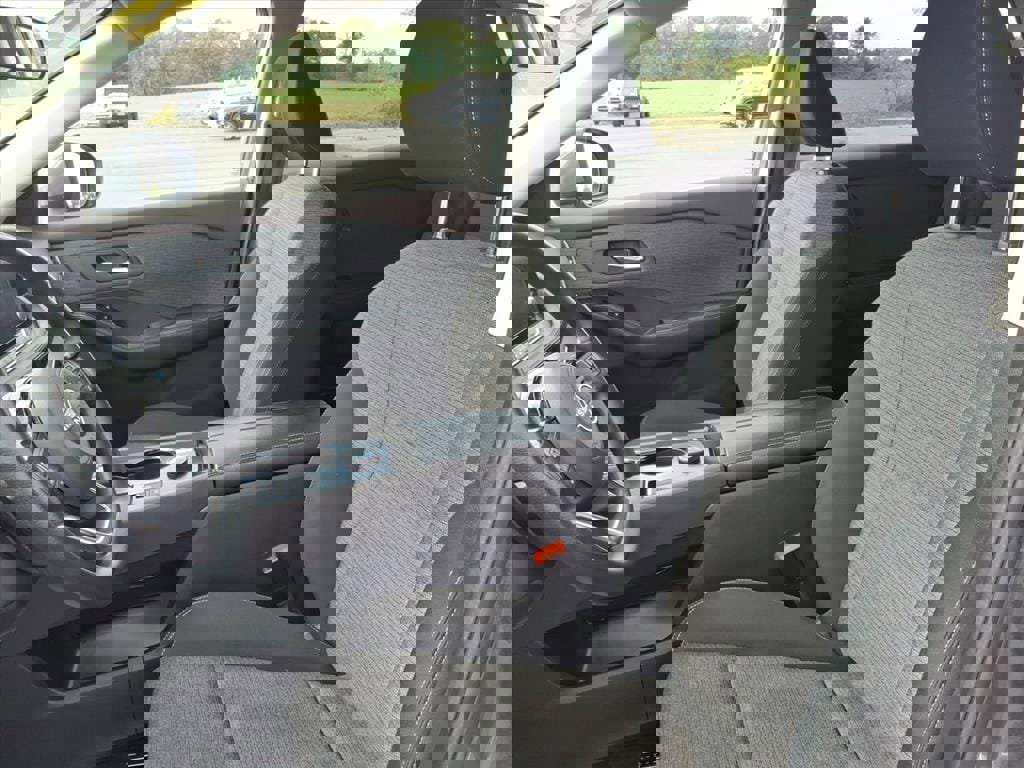 Used 2023 Nissan Rogue SV image 13