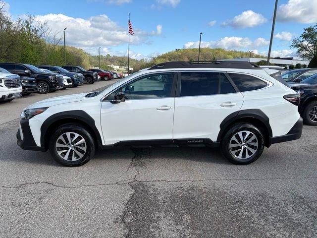 Used 2025 Subaru Outback Premium AWD/4WD image 2