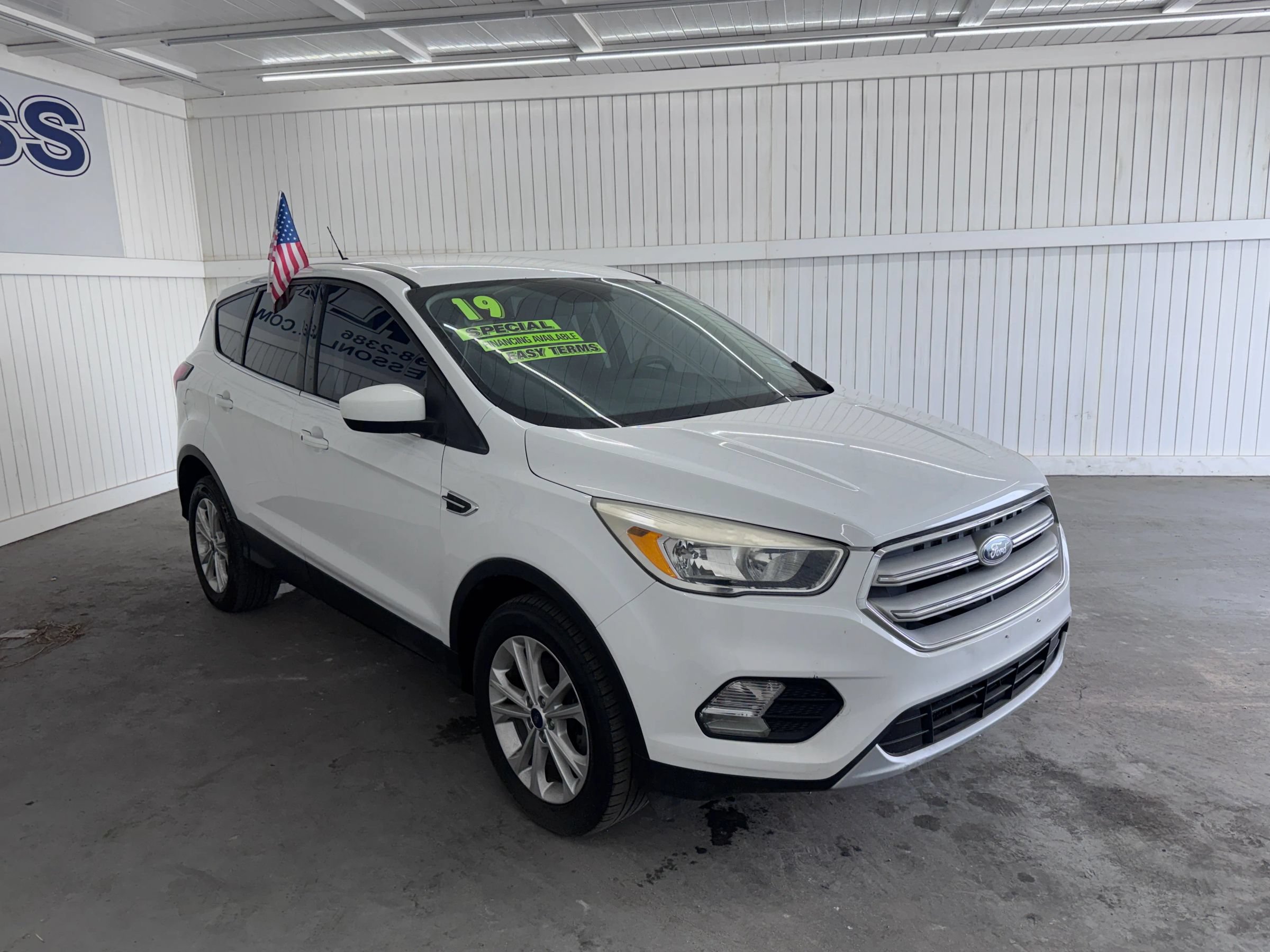 Used 2019 Ford Escape SE FWD image 3