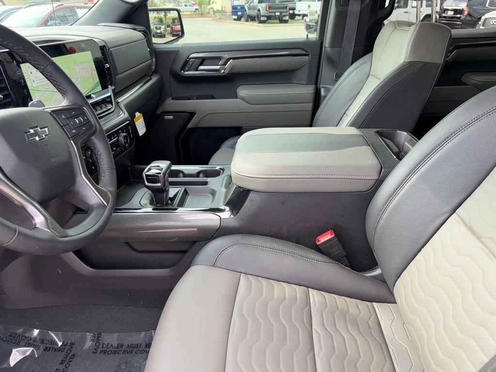 Used 2025 Chevrolet Silverado 1500 ZR2 w/ Technology Package AWD/4WD image 9