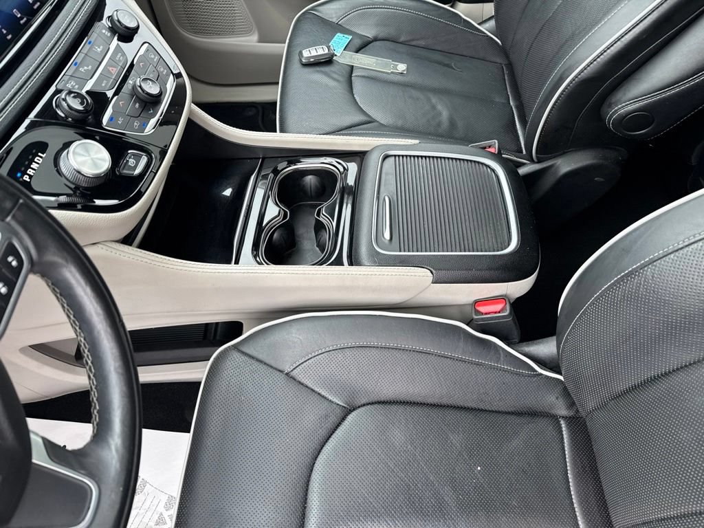 Used 2022 Chrysler Pacifica Limited FWD image 28