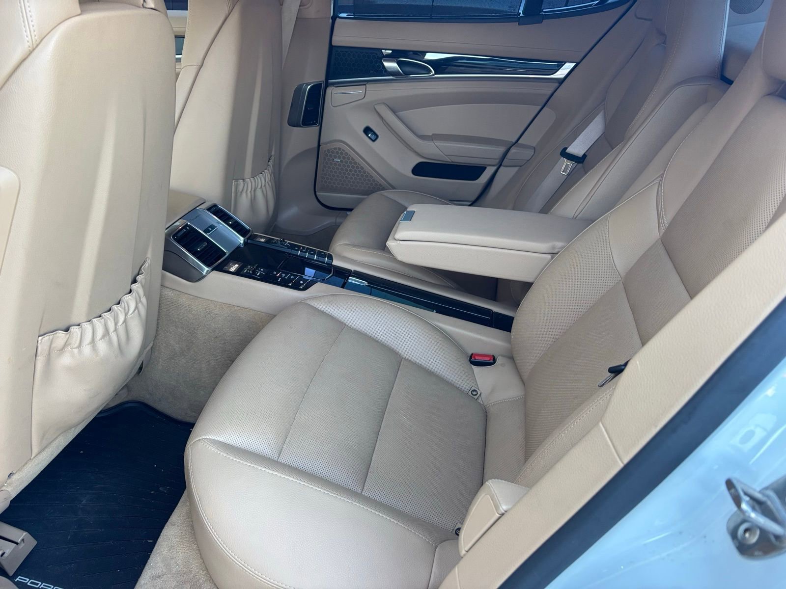 Used 2015 Porsche Panamera 4 image 6