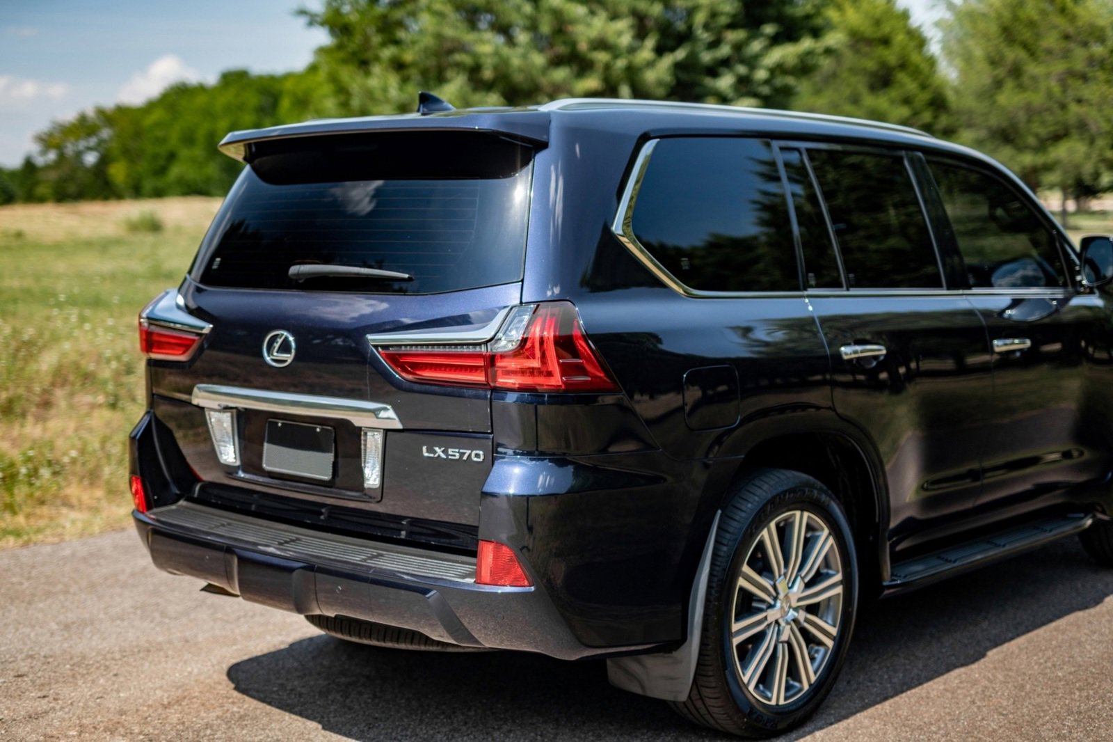 Used 2017 Lexus LX 570 4WD w/ Luxury Package image 21