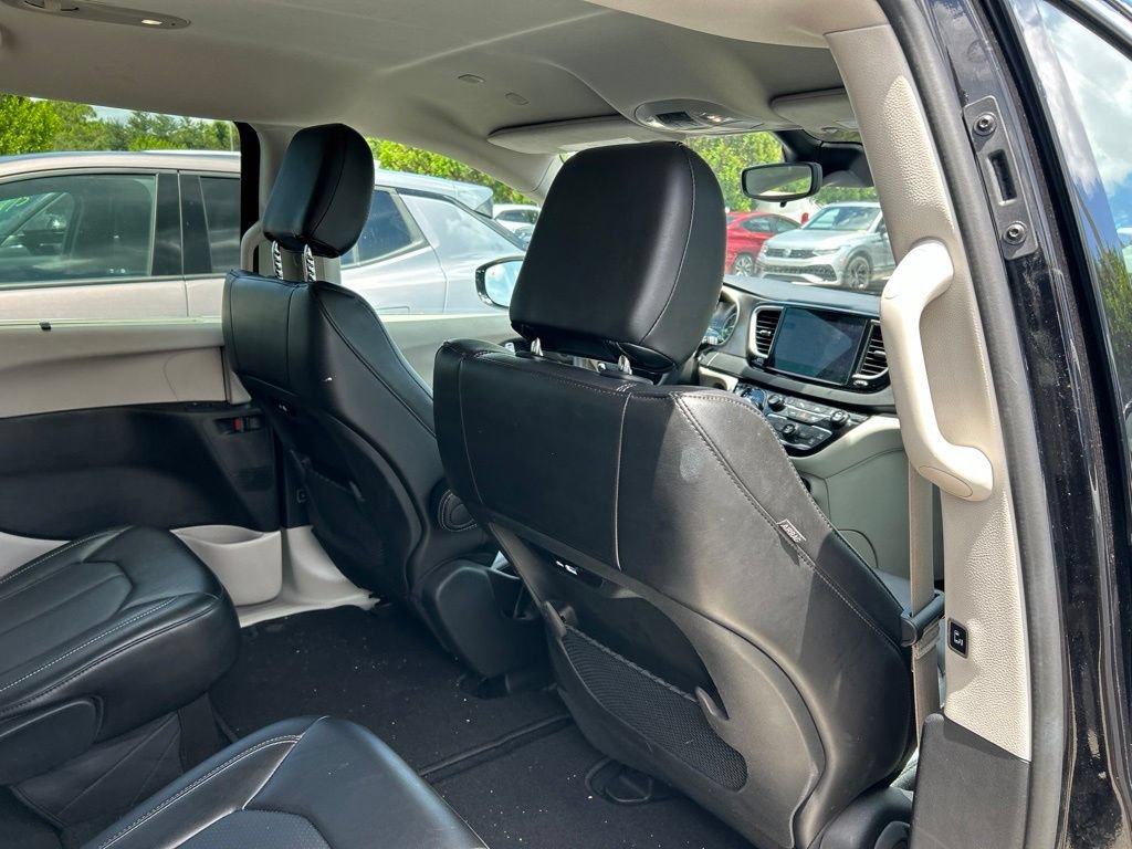 Used 2024 Chrysler Pacifica Touring-L FWD image 42