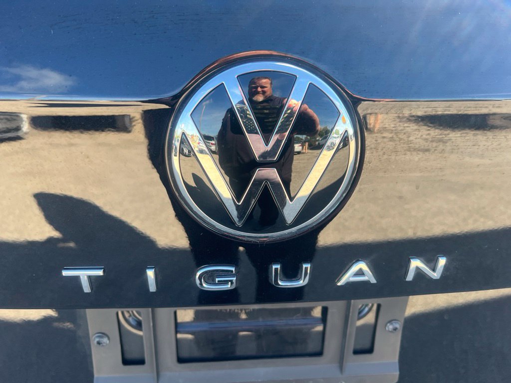 Used 2024 Volkswagen Tiguan SE R-Line w/ MDO Package, Two-Row AWD/4WD image 35
