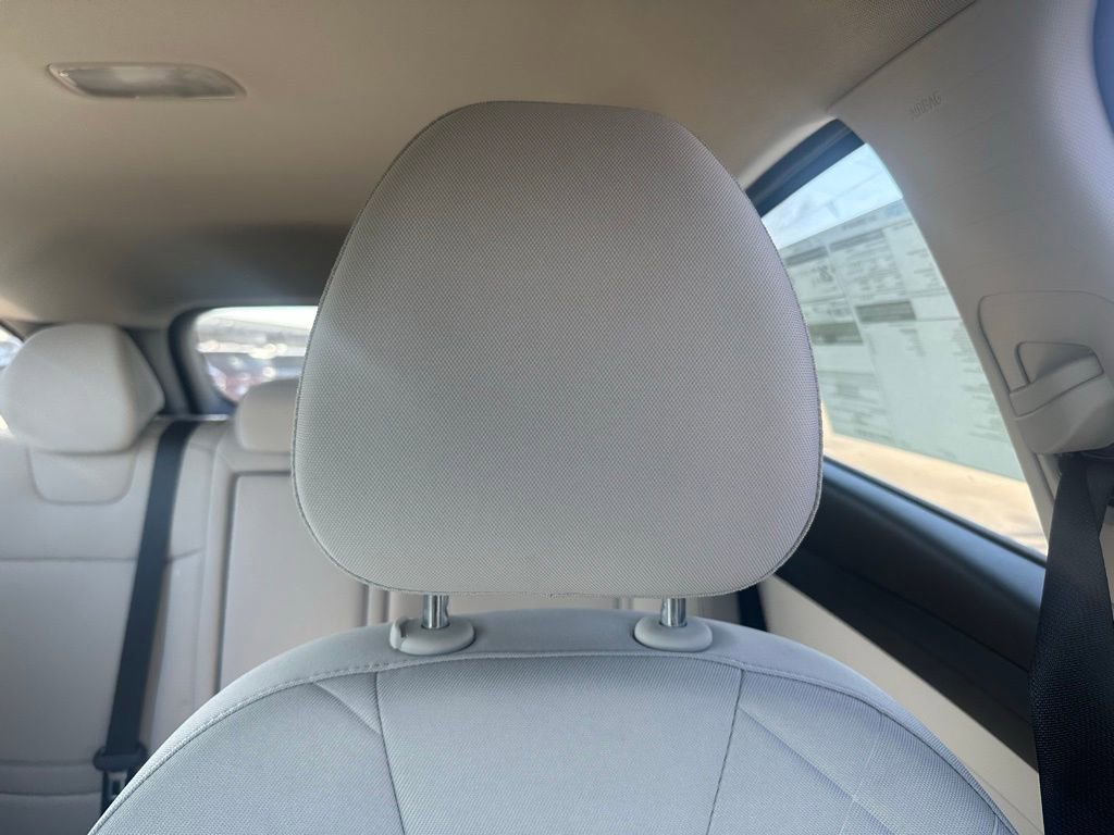 Used 2025 Hyundai Tucson SE image 21