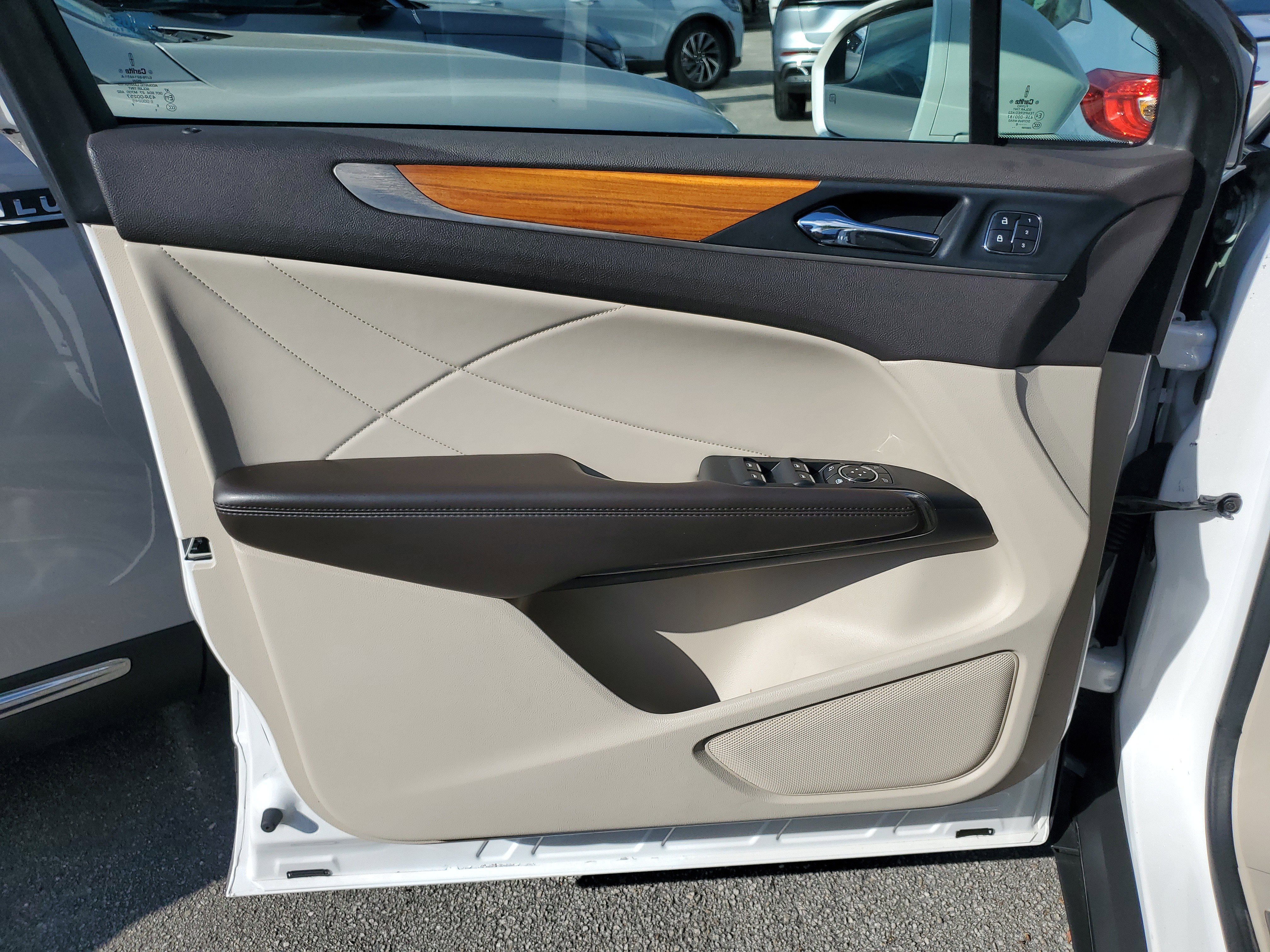 Used 2017 Lincoln MKC Select image 15