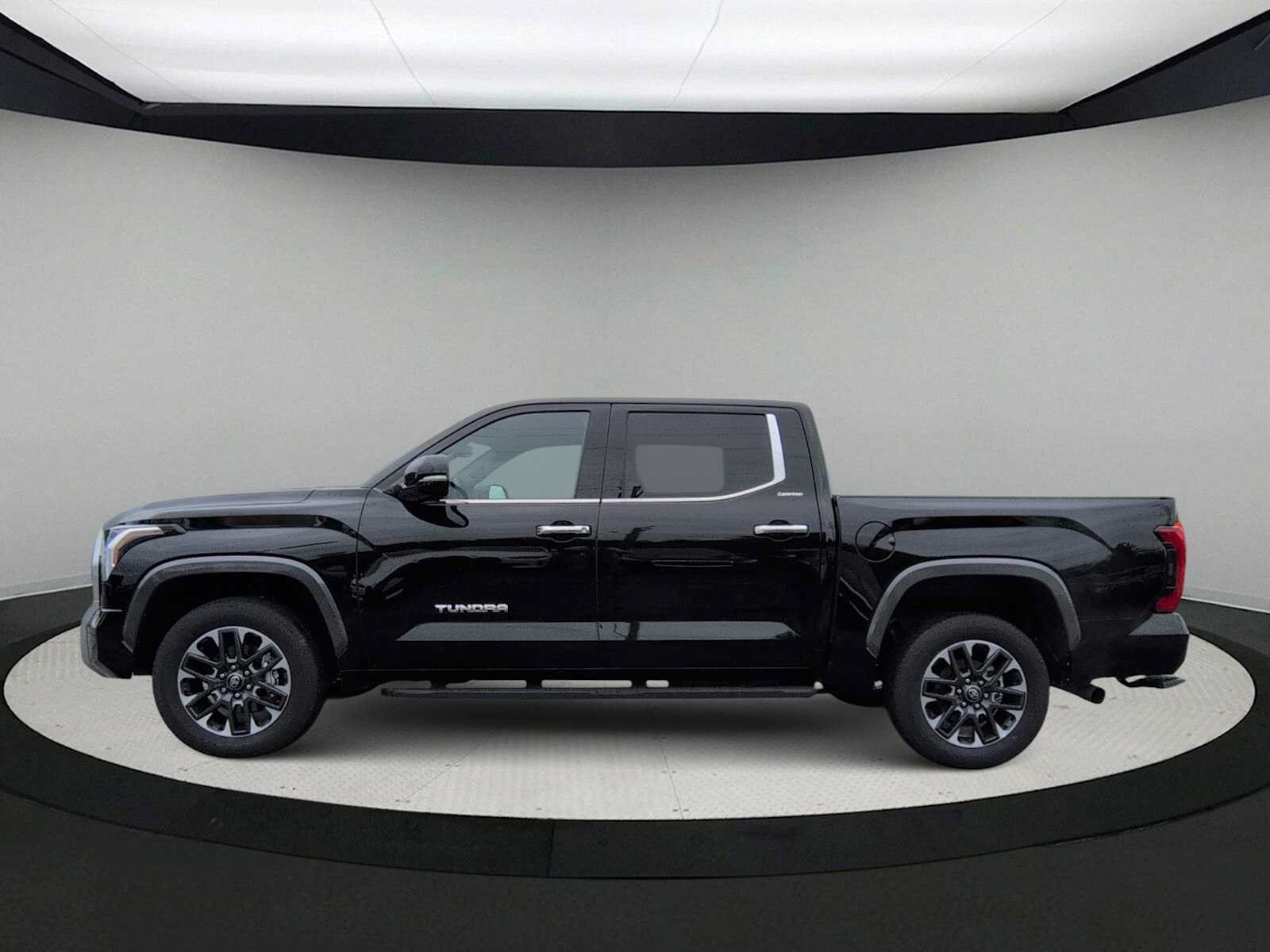 Used 2025 Toyota Tundra Limited AWD/4WD image 5