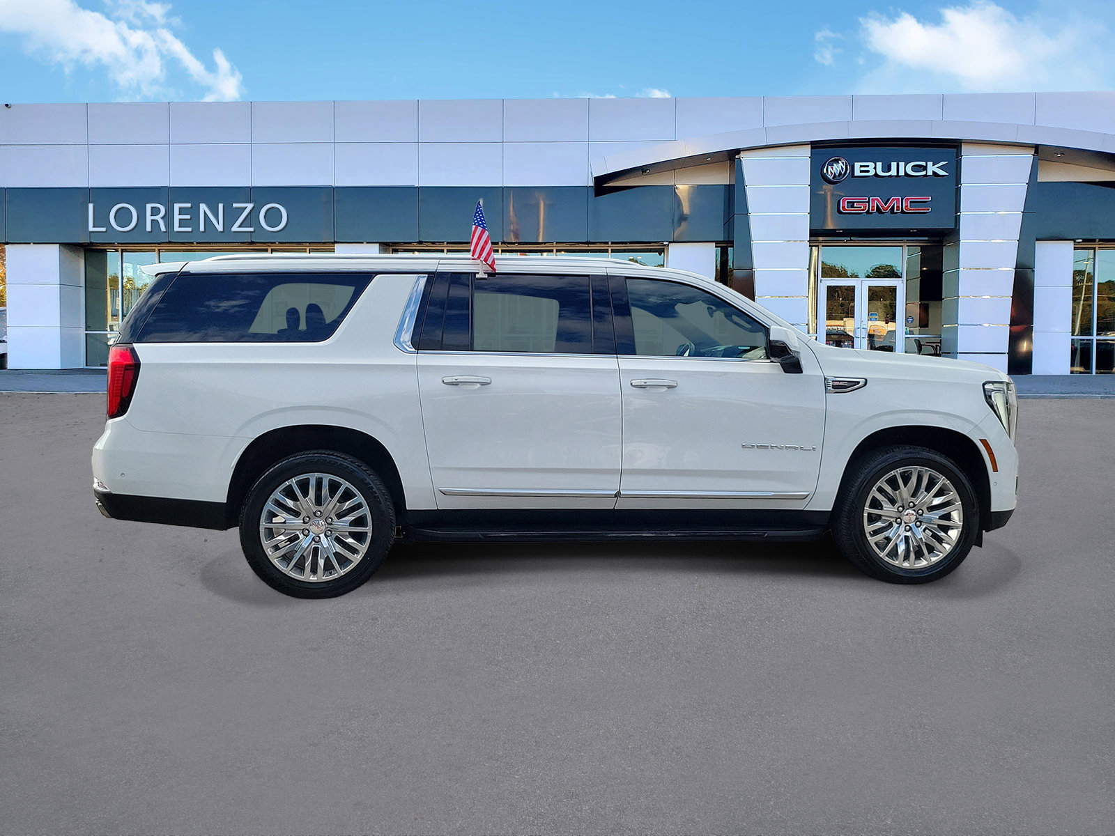 Used 2025 GMC Yukon XL Denali AWD/4WD image 4