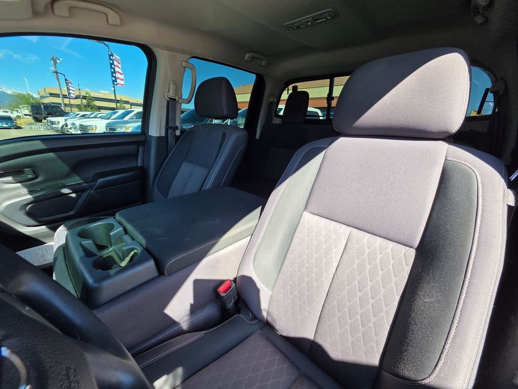 Used 2022 Nissan Titan S image 10