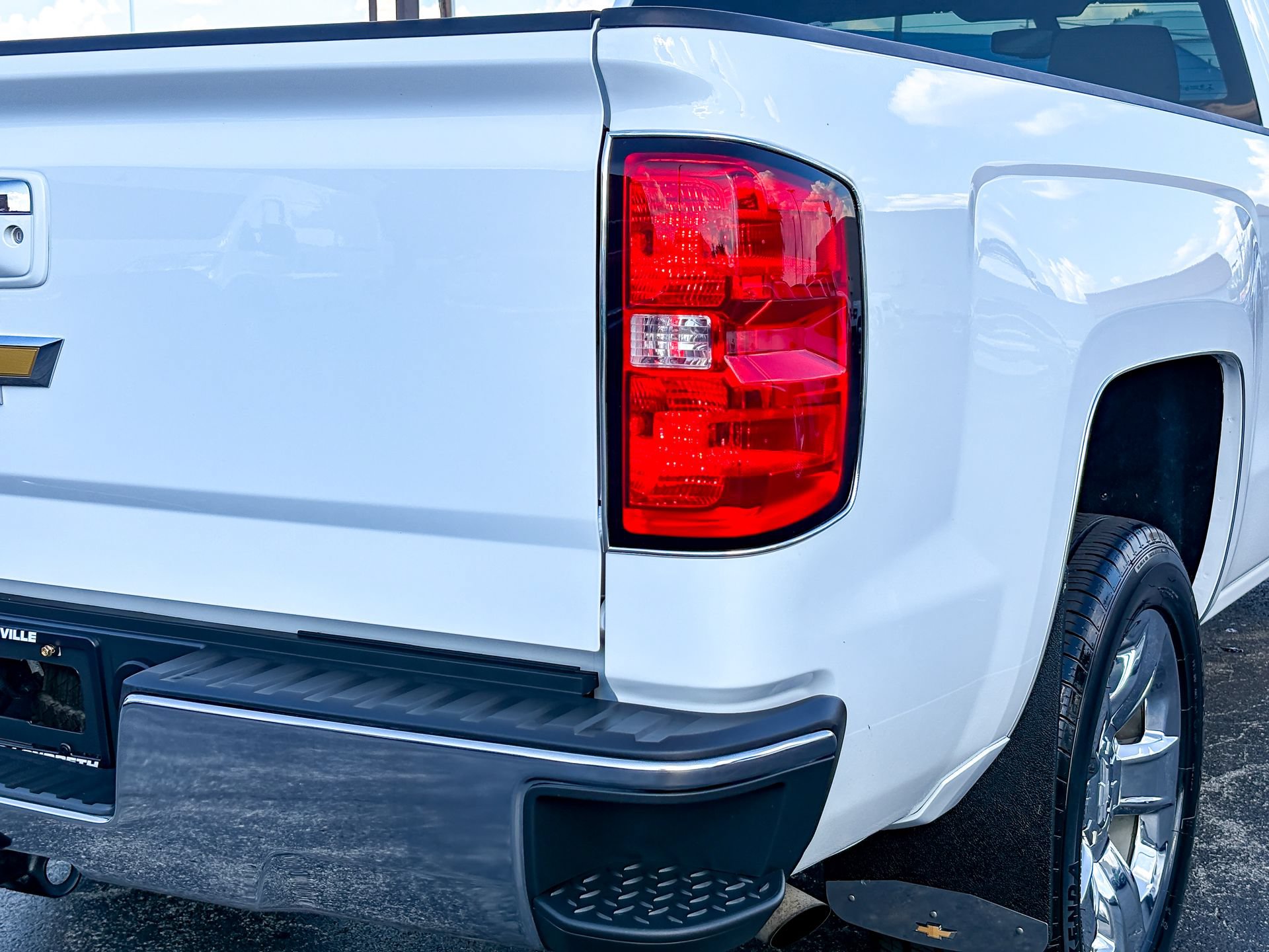 Used 2018 Chevrolet Silverado 1500 LT w/ LT Convenience Package AWD/4WD image 13
