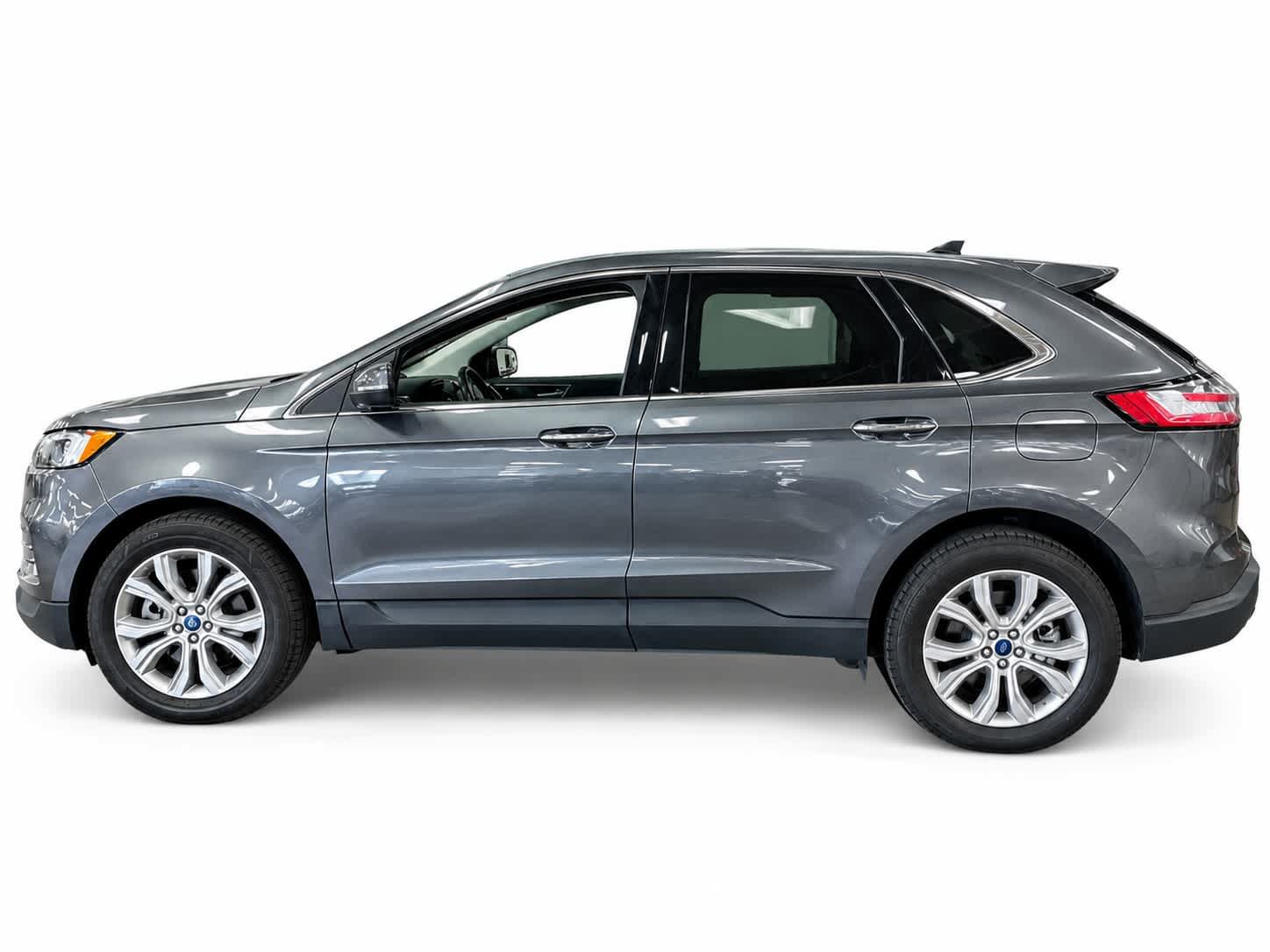 Used 2022 Ford Edge Titanium AWD/4WD image 2