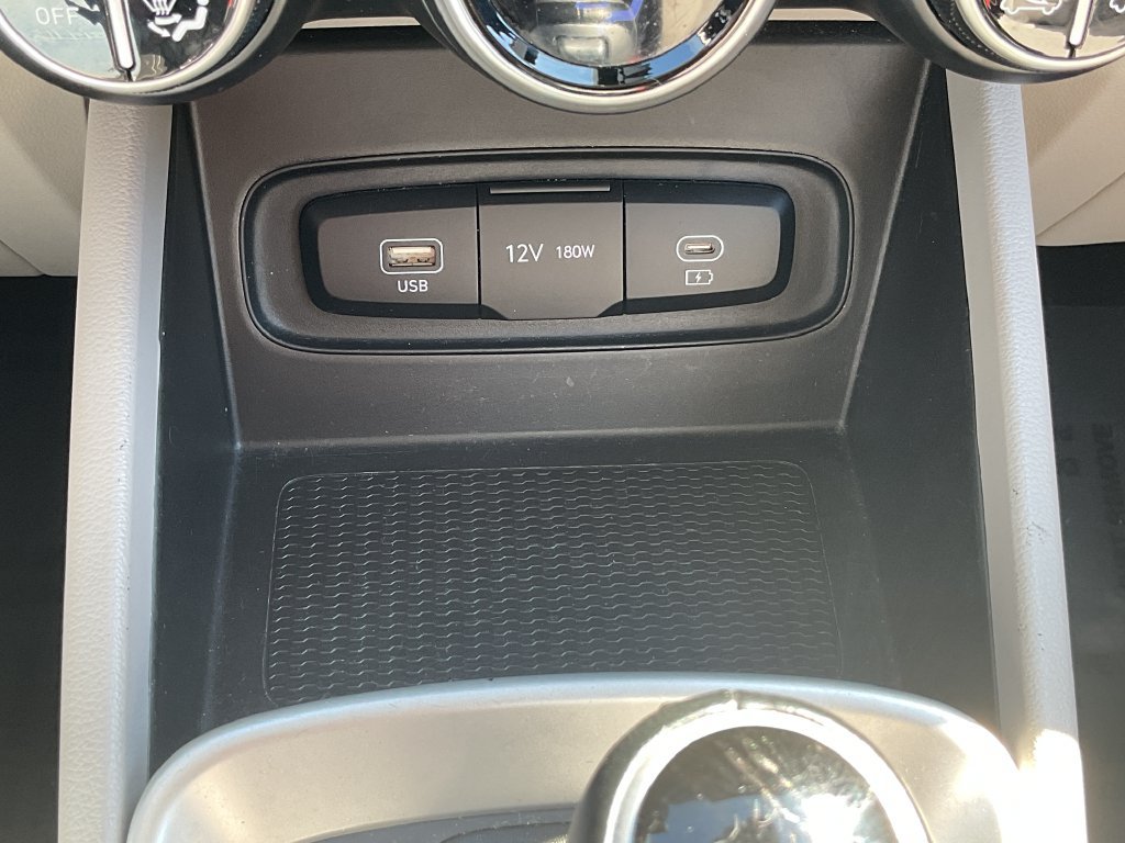 Used 2025 Hyundai Venue SEL FWD image 29